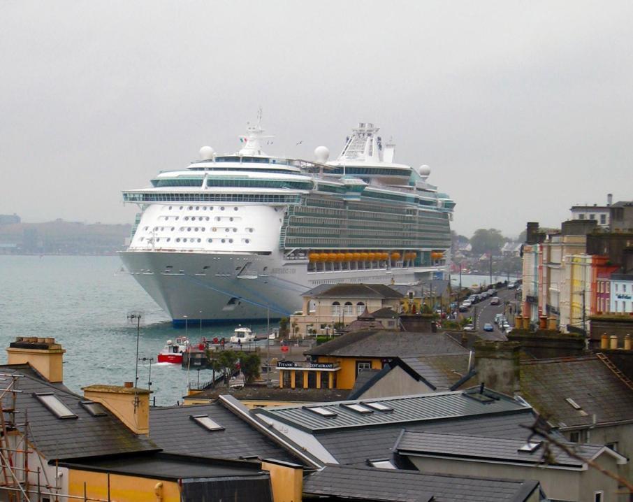 Watersedge Hotel Cobh Exterior foto