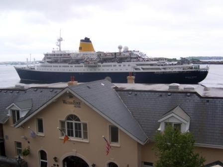 Watersedge Hotel Cobh Exterior foto